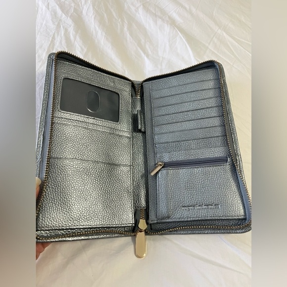 Rogue Industries | Zip Around Travel Leather Cell Phone Wallet | Silver - Picture 4 of 10